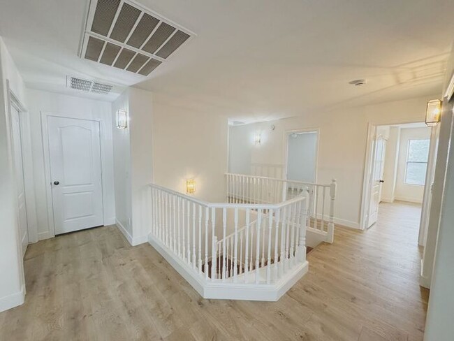 Building Photo - MOVE IN SPECIALS!! 15 DAYS RENT FREE!! Wonderful large, 4 br 2.5 ba family home in Johnson Ranch