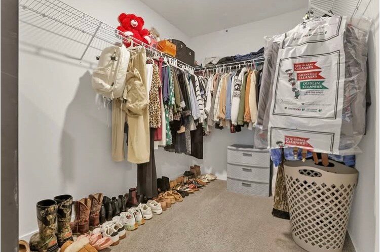 Building Photo - 380 Trinity Wy E