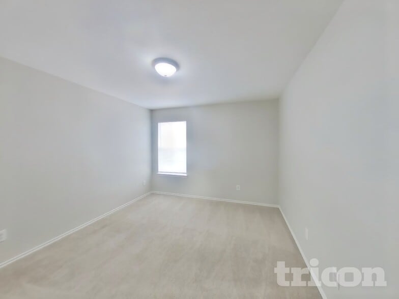 Building Photo - 2910 Candleside Dr