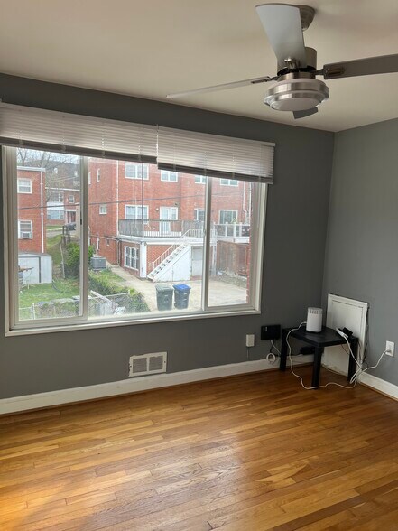 Building Photo - 109 Webster St NE