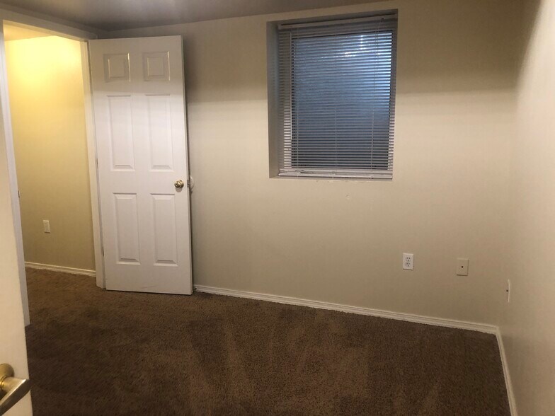 Building Photo - 1068 NE B St