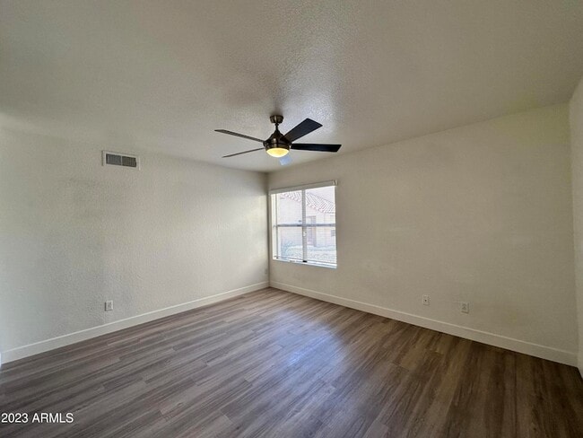 Building Photo - 8787 E Mountain View Rd