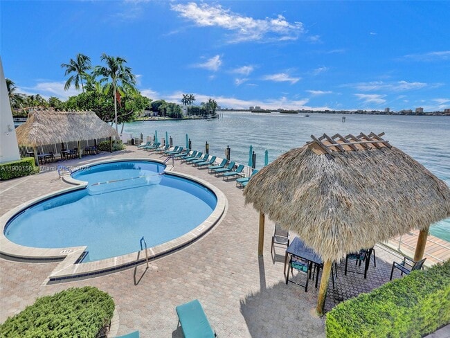 Building Photo - 10350 W Bay Harbor Dr