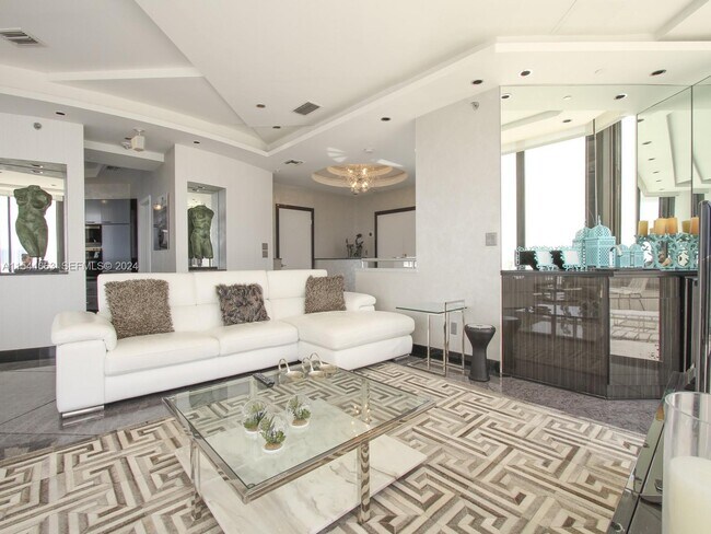 Building Photo - 2000 Island Blvd