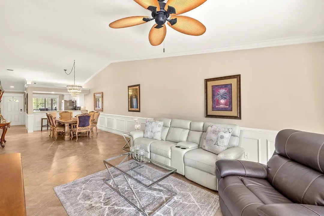 Building Photo - 2202 Hidden Lake Dr