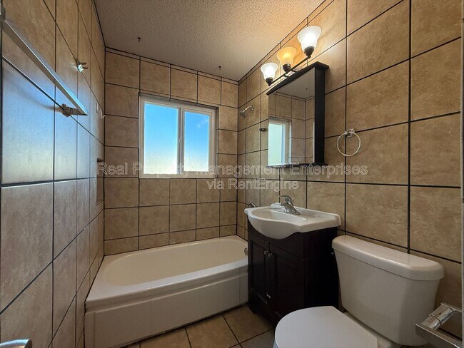 Building Photo - 5305 Drexel Ave