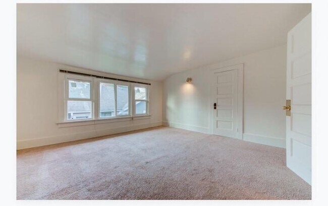 Building Photo - 8 bedroom in Seattle WA 98105