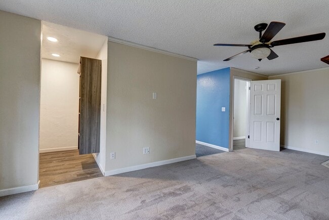 Building Photo - Spacious 3 Bedroom 2 Bath in desirable neighborhood