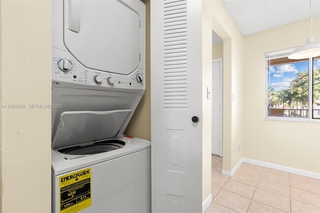 Building Photo - 1208 Coral Club Dr