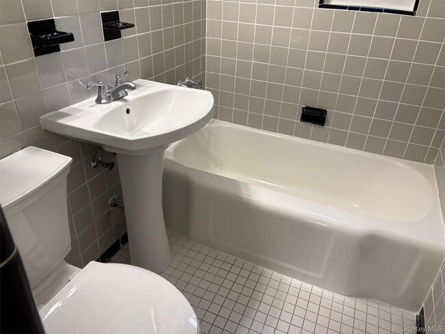 Building Photo - 260-27 Langston Ave