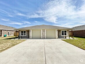 Building Photo - 1813 Castroville Trl