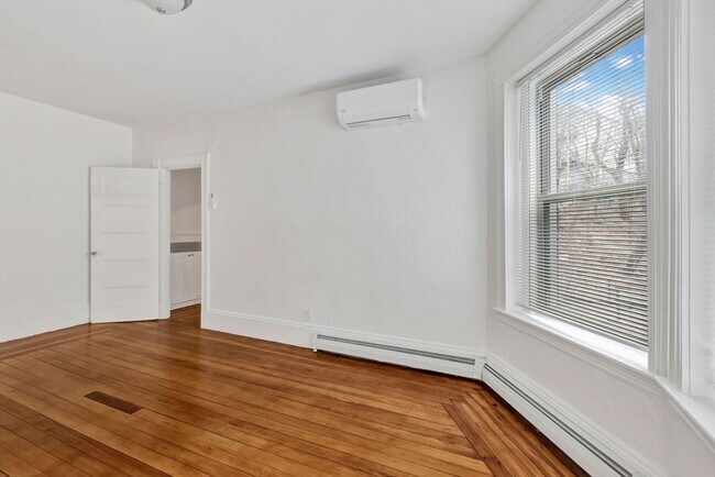 Building Photo - 864 Huntington Ave