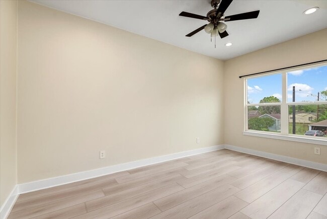 Building Photo - 2202 Lynnfield St