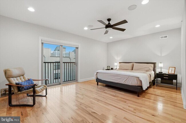 Building Photo - 159 Green Ln