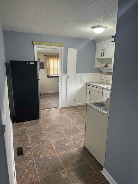 Building Photo - 12214 Louisiana Ave