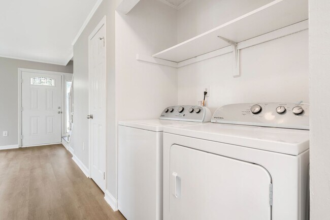 Building Photo - 8 Hayti Ln