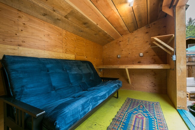 Building Photo - 402 Trujillo Ln