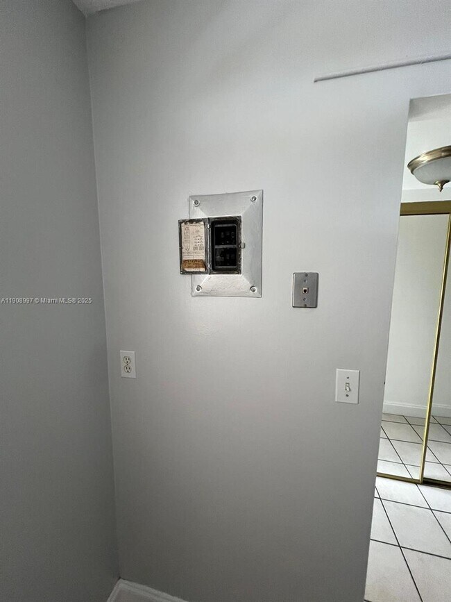 Building Photo - 4299 NW 16th St