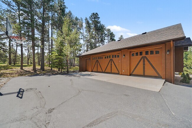 Building Photo - 18145 Bakers Farm Rd