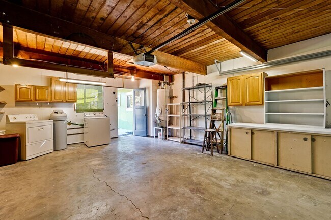 Building Photo - Remodeled 3-bedroom 1 bath