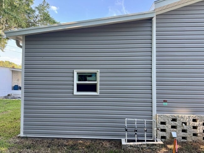 Building Photo - 843 E Colonial Cir