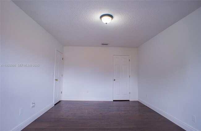 Building Photo - 67 NE 12th Ave