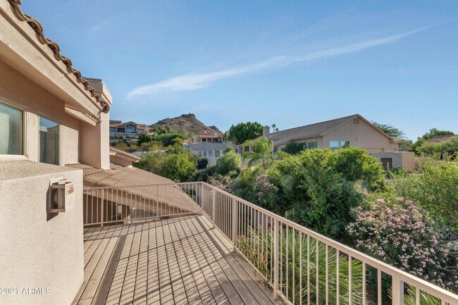 Building Photo - 1101 E Brook Hollow Dr