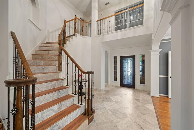 Building Photo - 6307 Shoreview Ct