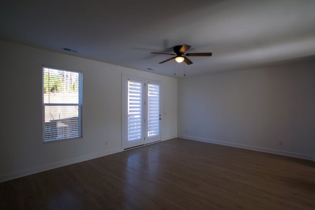 Building Photo - 2024 Eva Pearl Dr