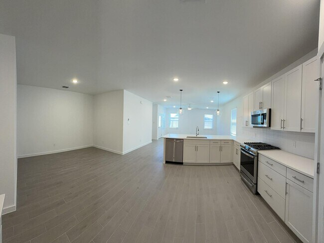 Building Photo - 8338 Bay Oaks Dr