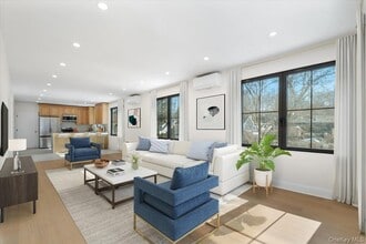 Building Photo - 31 Maple St