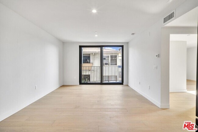 Building Photo - 4506 Dockweiler St