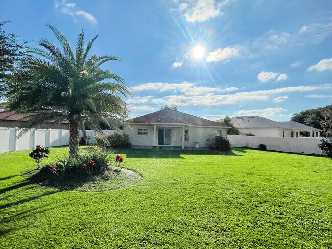 Building Photo - 1641 Strathmore Cir