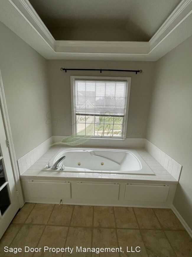 Building Photo - 4 br, 3.5 bath House - 8703 N Oregon Ave