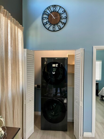 Building Photo - 1850 Lees Ave