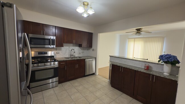 Building Photo - 385 Grissom Ct