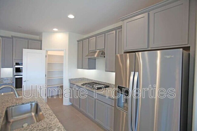 Building Photo - 13251 W Dale Ln