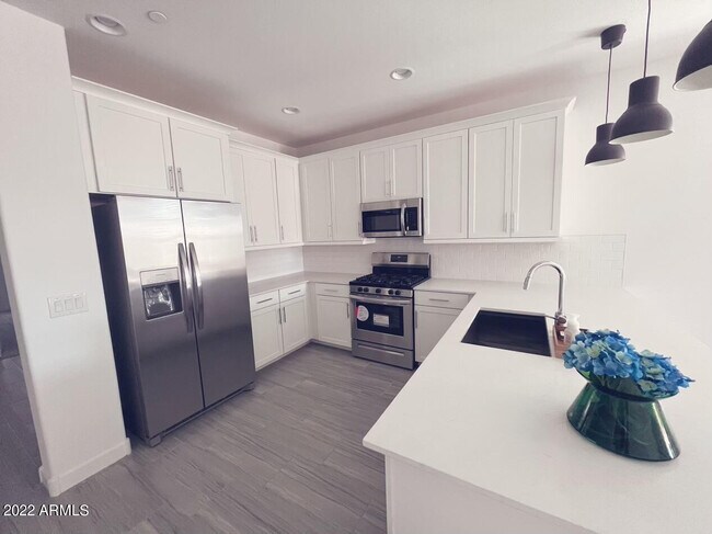 Building Photo - 31962 N 125th Ave