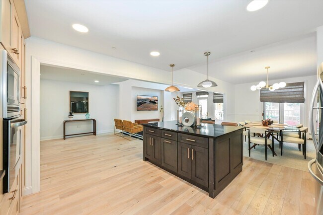 Building Photo - 207 Shearwater Ct W