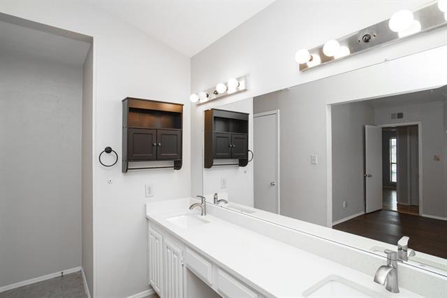 Building Photo - 548 Guadalupe Dr