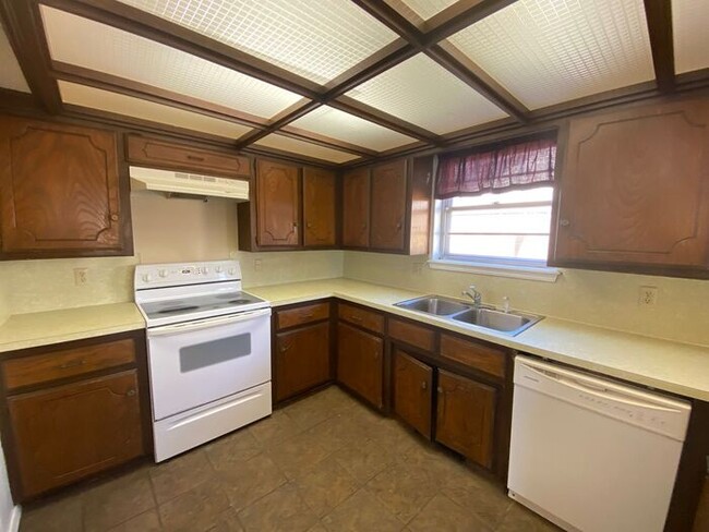 Building Photo - 3 bed 2 bath in Moore in Greenbriar Eastla...