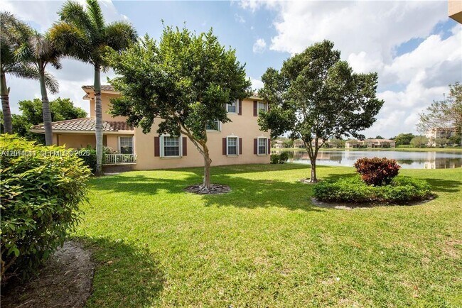 Building Photo - 3371 Lakeside Dr