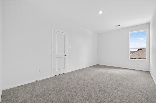 Building Photo - 32006 Medallion Oaks Trl