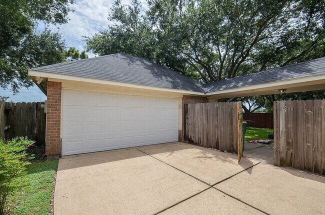 Building Photo - 2515 Lansing Cir