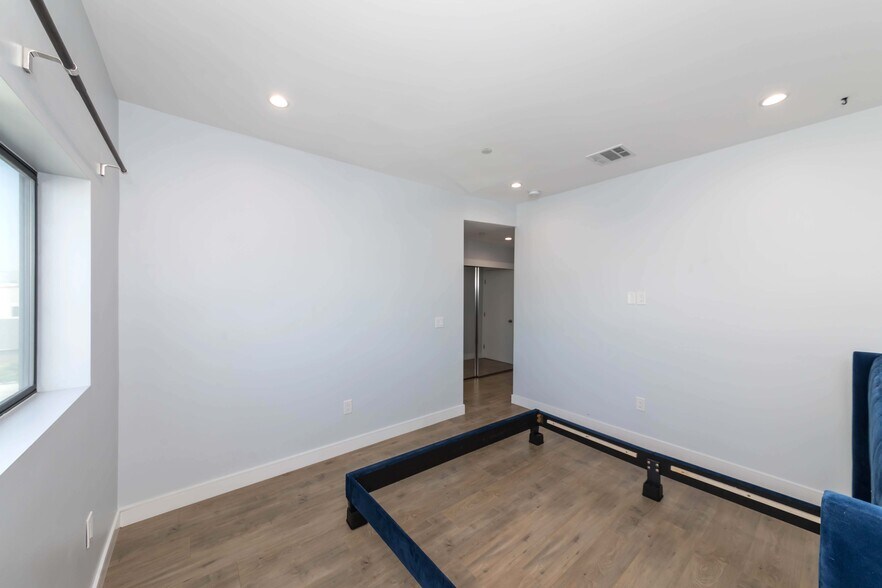 Building Photo - 1240 S Harvard Blvd