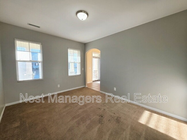 Building Photo - 825 Running Horse Ln