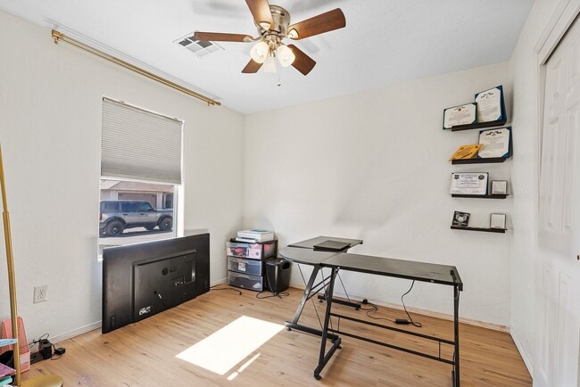 Building Photo - Conveniently located 3 Bedroom with 2 Car Garage