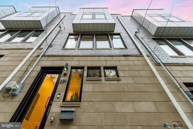 Building Photo - 239 Lyceum Ave