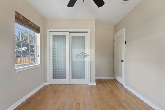 Building Photo - 4619 W Bay Villa Ave