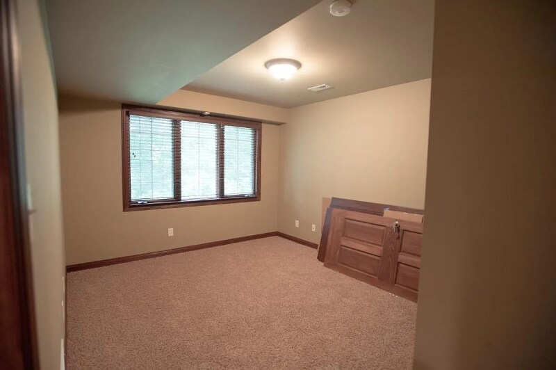 Building Photo - 1100 Oaktree Pl